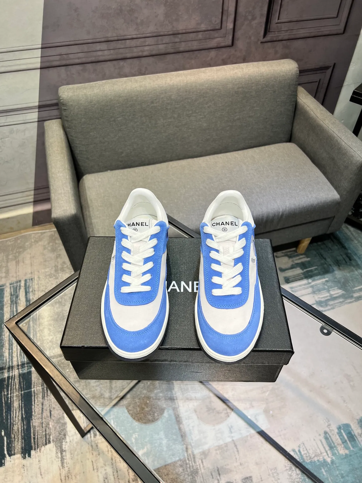 Men's men's shoes 💰620 Exclusive real shot (top version) CHANEL Chanel's new panda sneakers Panda shoes Chanel 2025ss color matching thick-soled casual sports shoes sneakers Counter synchronization The counter is very popular Very difficult to buy a shoe The most popular thick-soled panda shoes on the Internet It is obvious that Xiaoxiang control cannot miss it Simple and versatile white shoes that have both good looks and comfort Thick sole increases height, is super versatile and can be worn with eyes closed😍 Whoever wears it will look better. Upper: calfskin. Lining: imported sheepskin lining. Outsole: TPU original outsole. Size: 35-44 (41 for women, 40 for men, custom made).